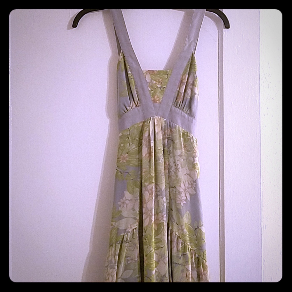 Beautiful floral maxi dress 💐